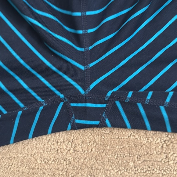 Athleta Chaturanga striped capri size M - Picture 4 of 7